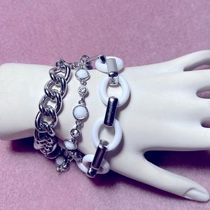 🌈3/$20 Vintage Lia Sophia Chunky Silver & White Bracelet